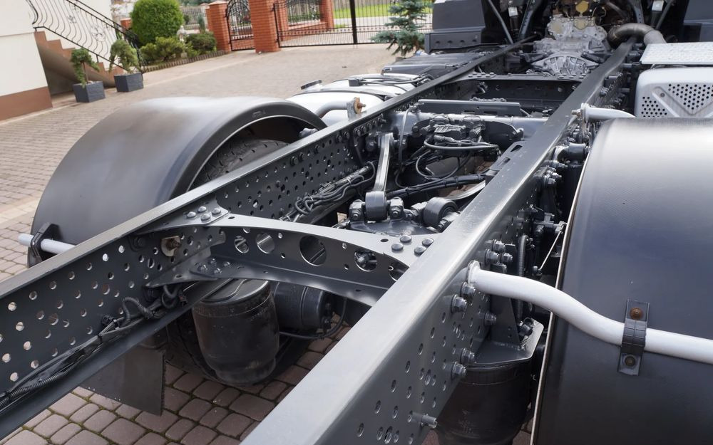 Cab chassis truck Mercedes-Benz ANTOS 1824 ACTROS EURO 6 RAMA DO ZABUDOWY ROZSTAW OSI 3.80M ANTOS 1830 1827: picture 13