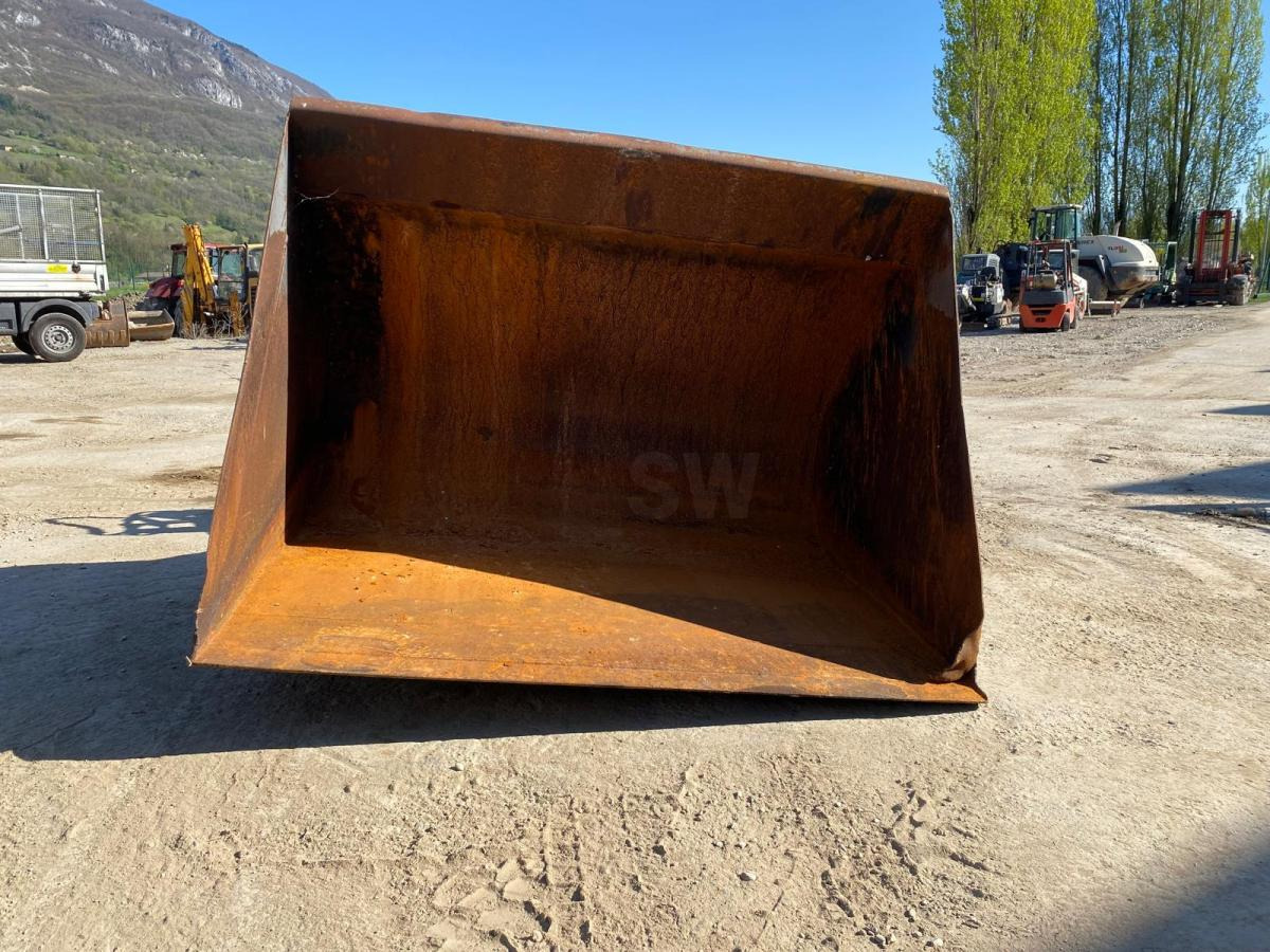 GODET CHARGEUR POUR CHARIOT ELEVATEUR - Loader bucket: picture 2 GODET CHARGEUR POUR CHARIOT ELEVATEUR - Loader bucket: picture 2