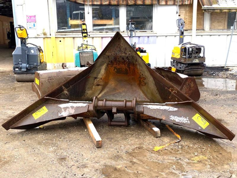 Godet trapèze attache Morin M6 - Excavator bucket: picture 2 Godet trapèze attache Morin M6 - Excavator bucket: picture 2