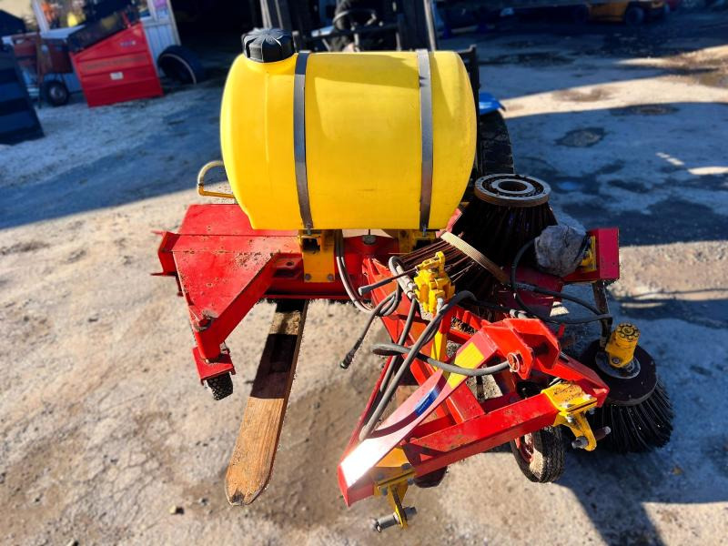 RABAUD CHAMPION  BALAYEUSE ALIGNEUSE AVEC BALAIS LATERAL - Broom: picture 3 RABAUD CHAMPION  BALAYEUSE ALIGNEUSE AVEC BALAIS LATERAL - Broom: picture 3