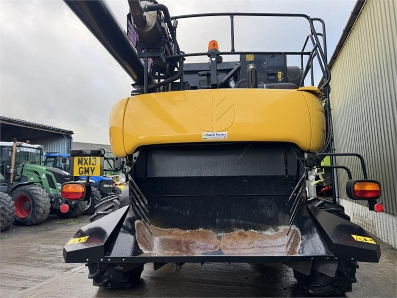 New Holland CR9070 c/w 30ft Varifeed Header - Harvester attachment: picture 5 New Holland CR9070 c/w 30ft Varifeed Header - Harvester attachment: picture 5