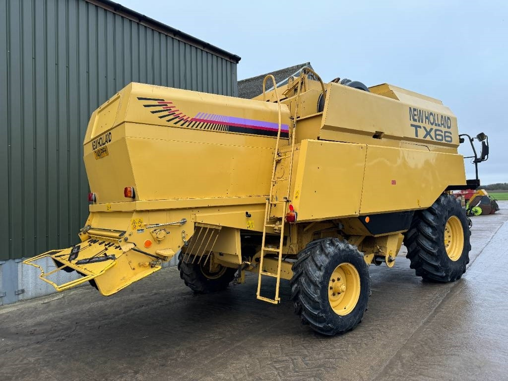 New Holland TX 66 - Combine harvester: picture 2 New Holland TX 66 - Combine harvester: picture 2