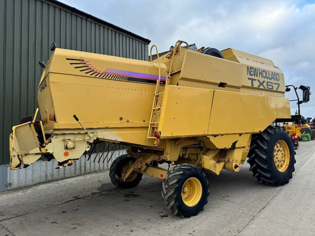 New Holland TX 67 - Combine harvester: picture 4 New Holland TX 67 - Combine harvester: picture 4