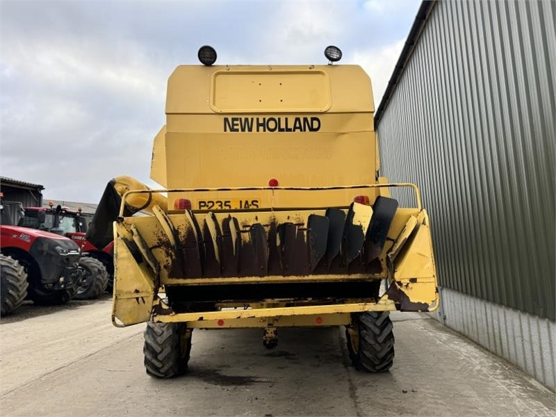 New Holland TX67 c/w 20ft Header - Harvester attachment: picture 5 New Holland TX67 c/w 20ft Header - Harvester attachment: picture 5