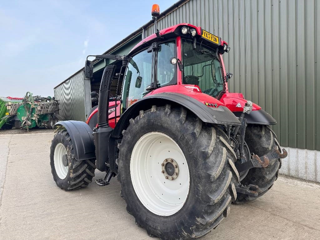Valtra T194 Versu - Farm tractor: picture 2 Valtra T194 Versu - Farm tractor: picture 2
