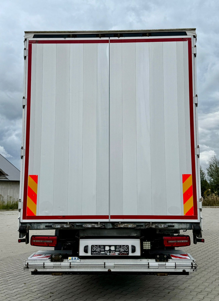 MAN MAN TGM 18.320 ROK PRODUKCJI 2020 NUMER VIN WMAN18ZZ6LY407218 PRZEBIEG 590 TYŚ KM ABS KLIMATYZACJA EL.SZYBY EL.LUSTERKA WIELOFUNKCYJNA KIEROWNICA LODÓWKA KABINA SYPIALNA DWA ŁÓŻKA OGRZEWANIE POSTOJO - Curtainsider truck: picture 4 MAN MAN TGM 18.320 ROK PRODUKCJI 2020 NUMER VIN WMAN18ZZ6LY407218 PRZEBIEG 590 TYŚ KM ABS KLIMATYZACJA EL.SZYBY EL.LUSTERKA WIELOFUNKCYJNA KIEROWNICA LODÓWKA KABINA SYPIALNA DWA ŁÓŻKA OGRZEWANIE POSTOJO - Curtainsider truck: picture 4