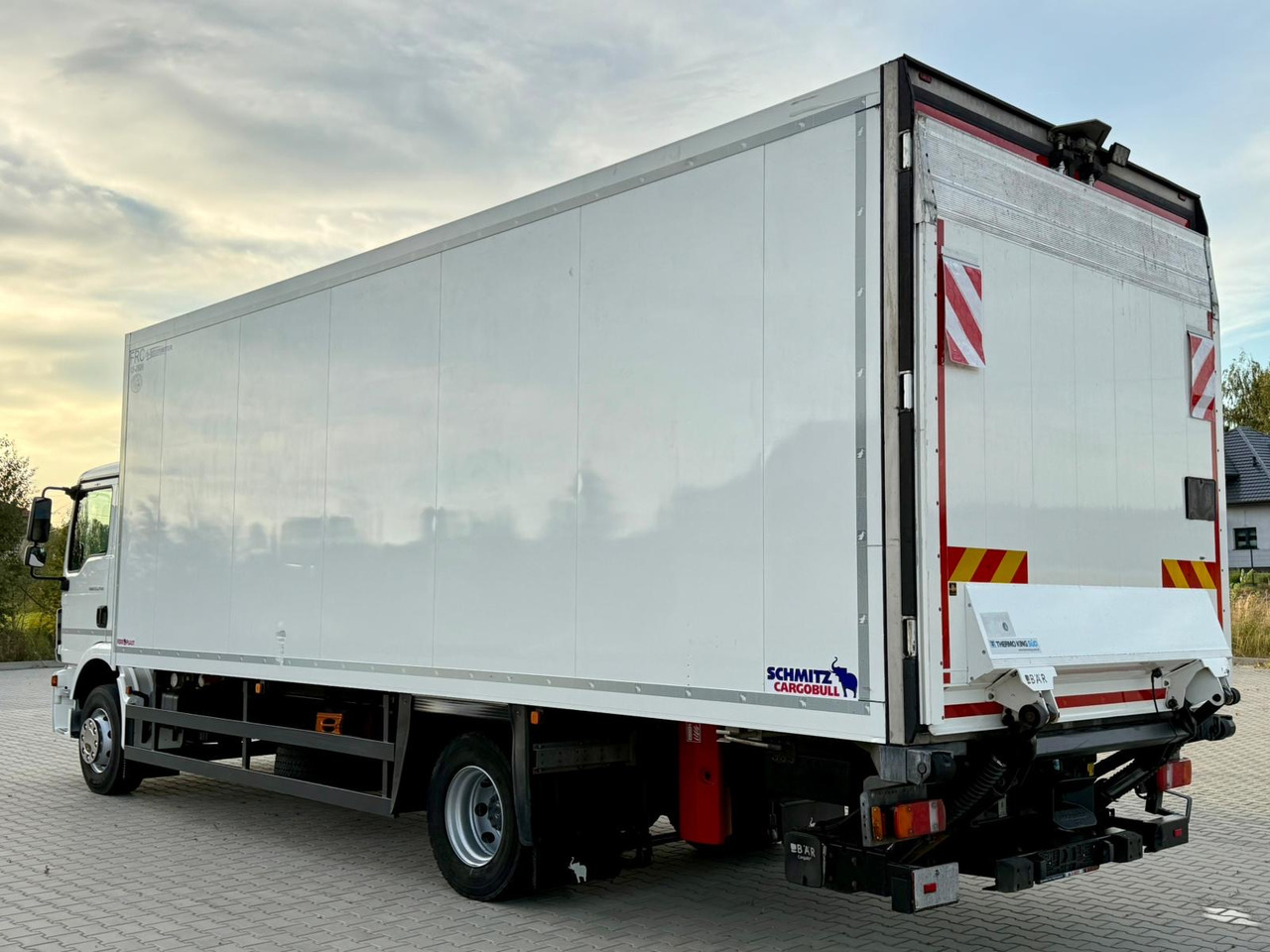 MAN TGM 15.290 / CHŁODNIA / WINDA / SCHMITZ / 18 PALET / AUTOMAT / NISKI PRZEBIEG / 2020 ROK / EURO 6 - Refrigerator truck: picture 3 MAN TGM 15.290 / CHŁODNIA / WINDA / SCHMITZ / 18 PALET / AUTOMAT / NISKI PRZEBIEG / 2020 ROK / EURO 6 - Refrigerator truck: picture 3
