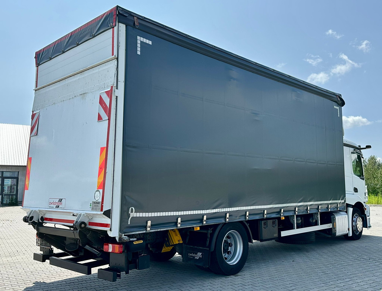 MERCEDES-BENZ ACTROS 1833 / FIRANKA / WINDA / 18 PALET / AUTOMAT / 310 TYS KM / DUŻY SILNIK / 2020 ROK / SYPIALKA - Curtainsider truck: picture 3 MERCEDES-BENZ ACTROS 1833 / FIRANKA / WINDA / 18 PALET / AUTOMAT / 310 TYS KM / DUŻY SILNIK / 2020 ROK / SYPIALKA - Curtainsider truck: picture 3