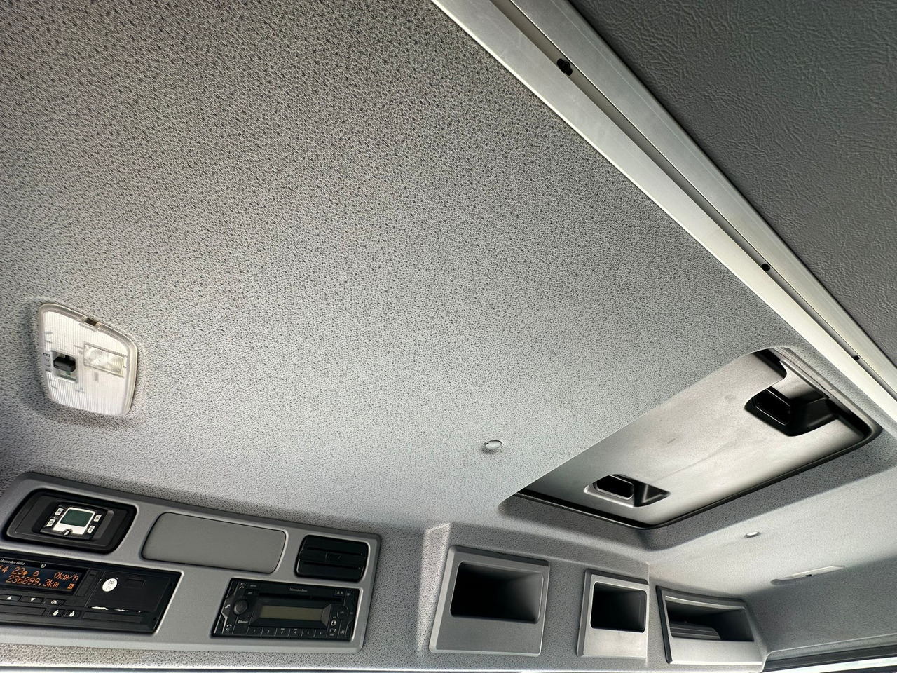 Isothermal truck MERCEDES-BENZ ATEGO / 1221 / IZOTERMA / KONTENER / AUTOMAT / 230 TYS KM / 17 EUROPALET / 6.8 M DŁUGOŚCI / 2019 ROK: picture 25 Isothermal truck MERCEDES-BENZ ATEGO / 1221 / IZOTERMA / KONTENER / AUTOMAT / 230 TYS KM / 17 EUROPALET / 6.8 M DŁUGOŚCI / 2019 ROK: picture 25