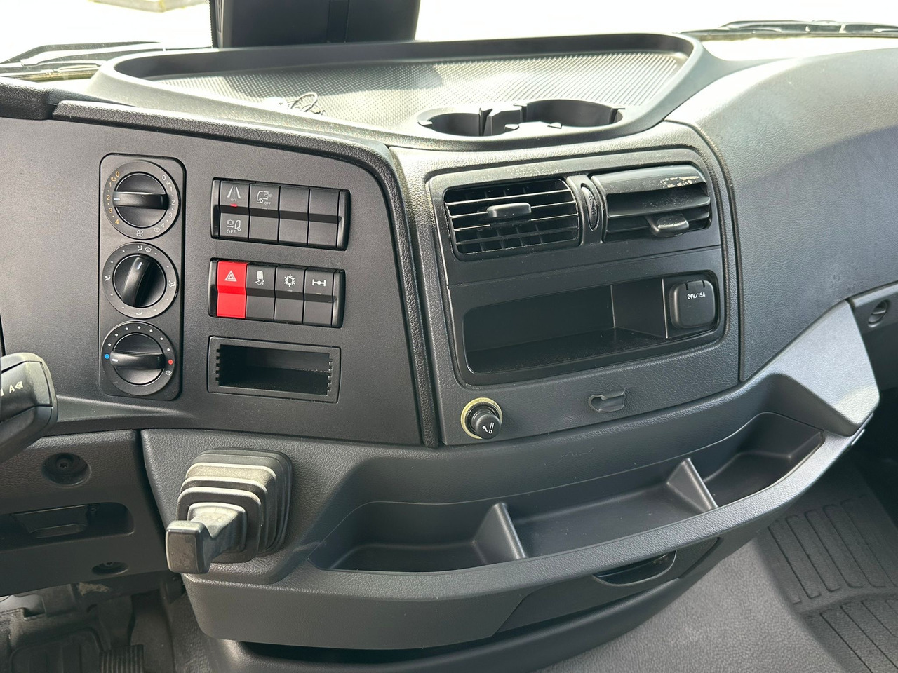 Isothermal truck MERCEDES-BENZ ATEGO / 1221 / IZOTERMA / KONTENER / AUTOMAT / 230 TYS KM / 17 EUROPALET / 6.8 M DŁUGOŚCI / 2019 ROK: picture 22 Isothermal truck MERCEDES-BENZ ATEGO / 1221 / IZOTERMA / KONTENER / AUTOMAT / 230 TYS KM / 17 EUROPALET / 6.8 M DŁUGOŚCI / 2019 ROK: picture 22