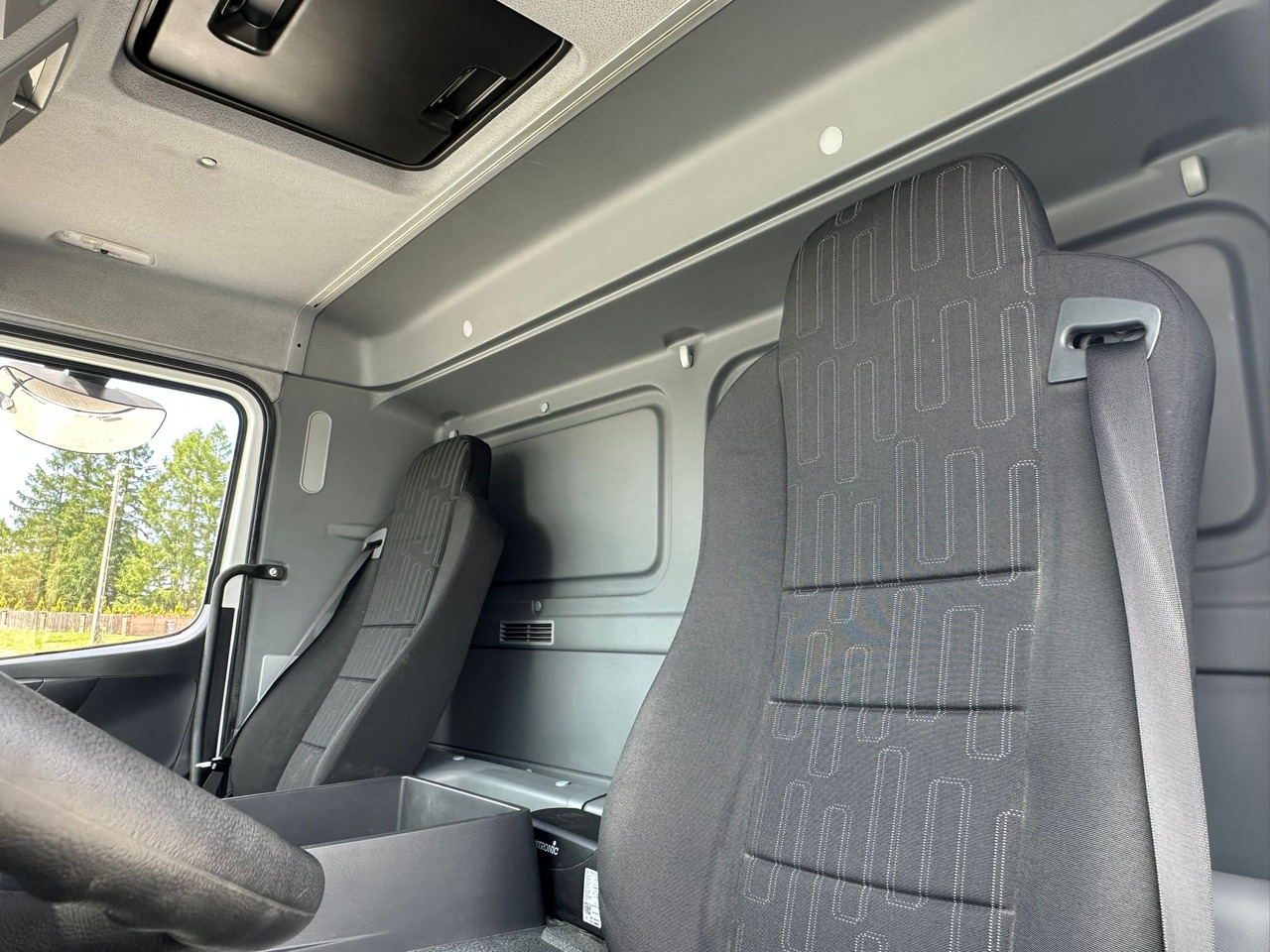 Isothermal truck MERCEDES-BENZ ATEGO / 1221 / IZOTERMA / KONTENER / AUTOMAT / 230 TYS KM / 17 EUROPALET / 6.8 M DŁUGOŚCI / 2019 ROK: picture 20 Isothermal truck MERCEDES-BENZ ATEGO / 1221 / IZOTERMA / KONTENER / AUTOMAT / 230 TYS KM / 17 EUROPALET / 6.8 M DŁUGOŚCI / 2019 ROK: picture 20