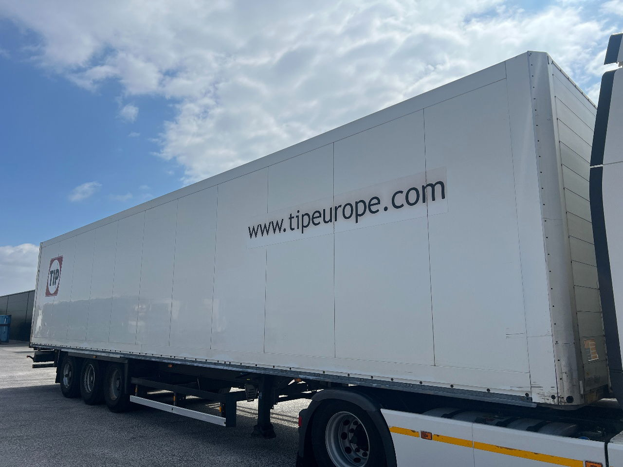 Schmitz Cargobull Isoliert koffer, SAF achsen - Closed box semi-trailer: picture 2 Schmitz Cargobull Isoliert koffer, SAF achsen - Closed box semi-trailer: picture 2