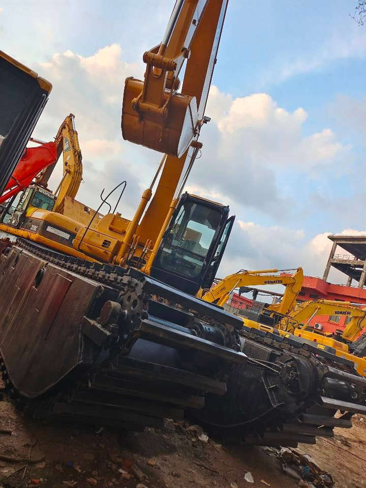 CAT 320 C - Amphibious excavator: picture 1 CAT 320 C - Amphibious excavator: picture 1