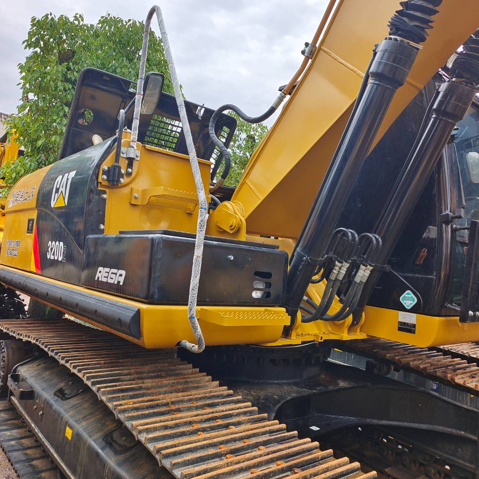 Crawler excavator CAT 320D2: picture 10
