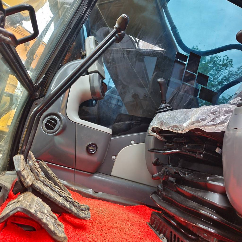 Crawler excavator CAT 320D2: picture 8