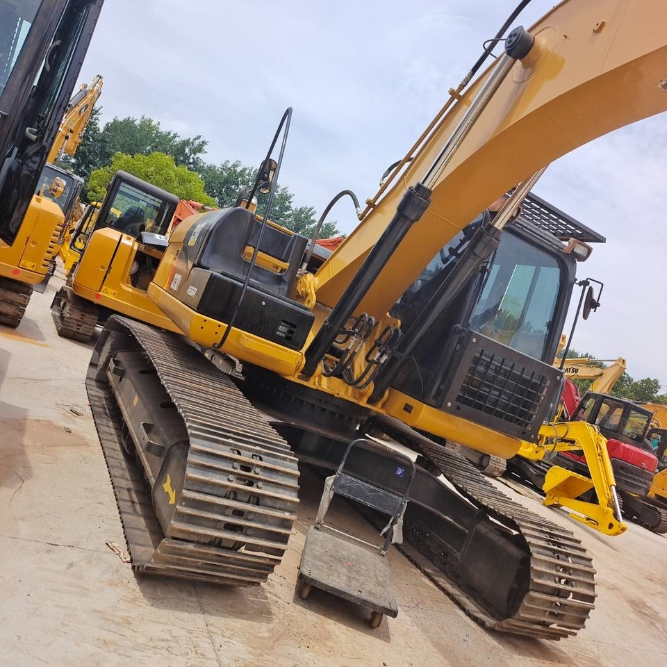 CAT 323 - Crawler excavator: picture 2 CAT 323 - Crawler excavator: picture 2