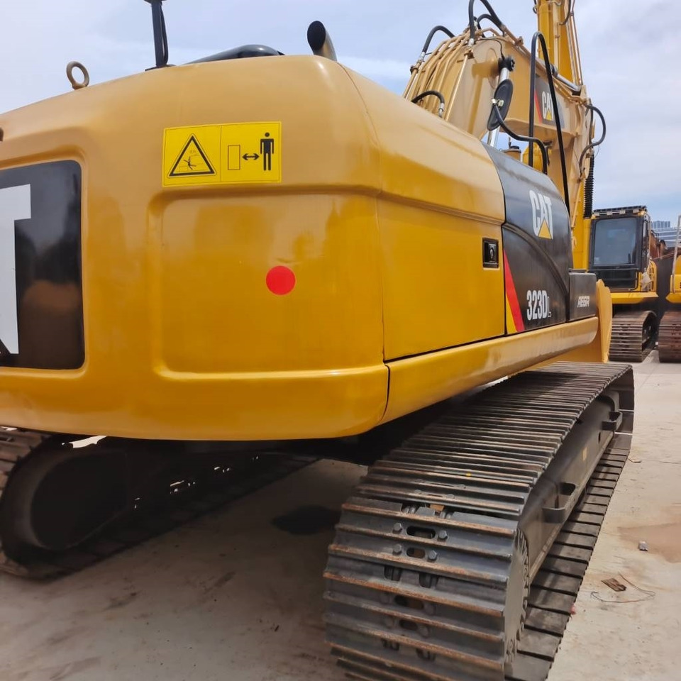CAT 323 - Crawler excavator: picture 3 CAT 323 - Crawler excavator: picture 3