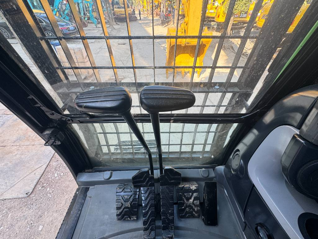 CAT 330D2L - Crawler excavator: picture 5 CAT 330D2L - Crawler excavator: picture 5