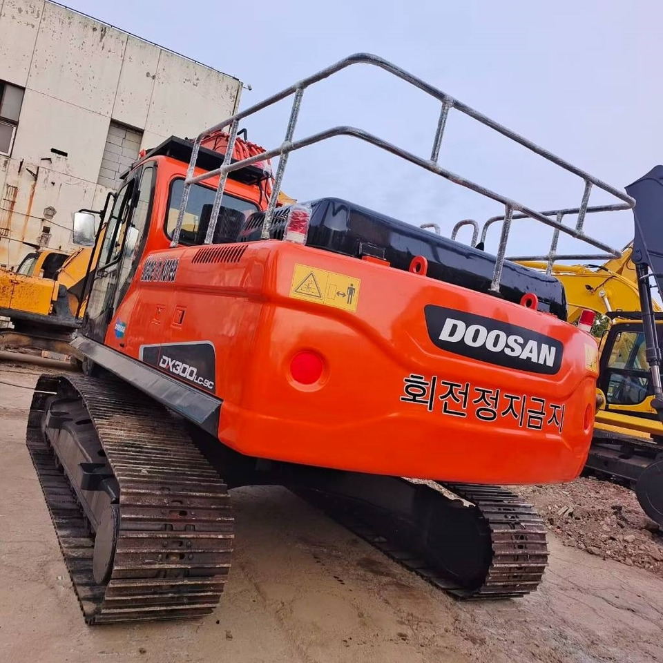 Crawler excavator Doosan DX 300 LC: picture 9