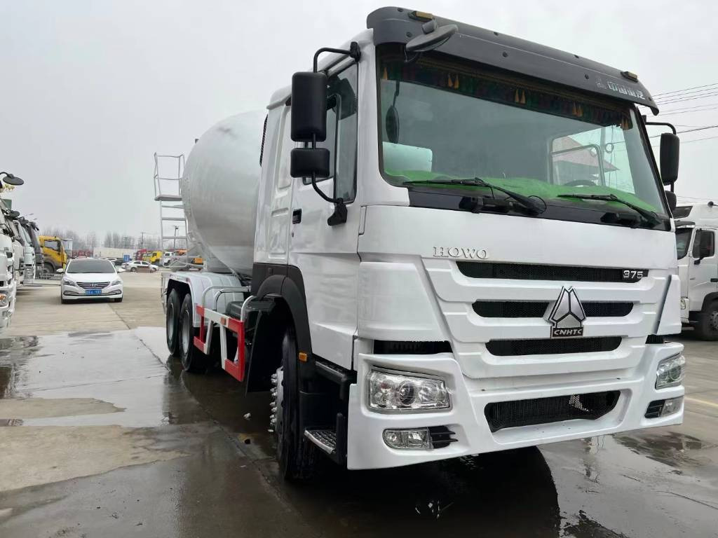 Howo 375 - Tank truck: picture 2 Howo 375 - Tank truck: picture 2