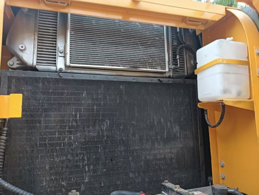 Hyundai 220 LC-9S - Crawler excavator: picture 3 Hyundai 220 LC-9S - Crawler excavator: picture 3