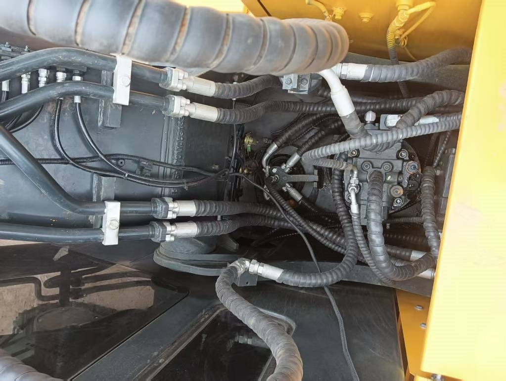 Hyundai 220 LC-9S - Crawler excavator: picture 2 Hyundai 220 LC-9S - Crawler excavator: picture 2