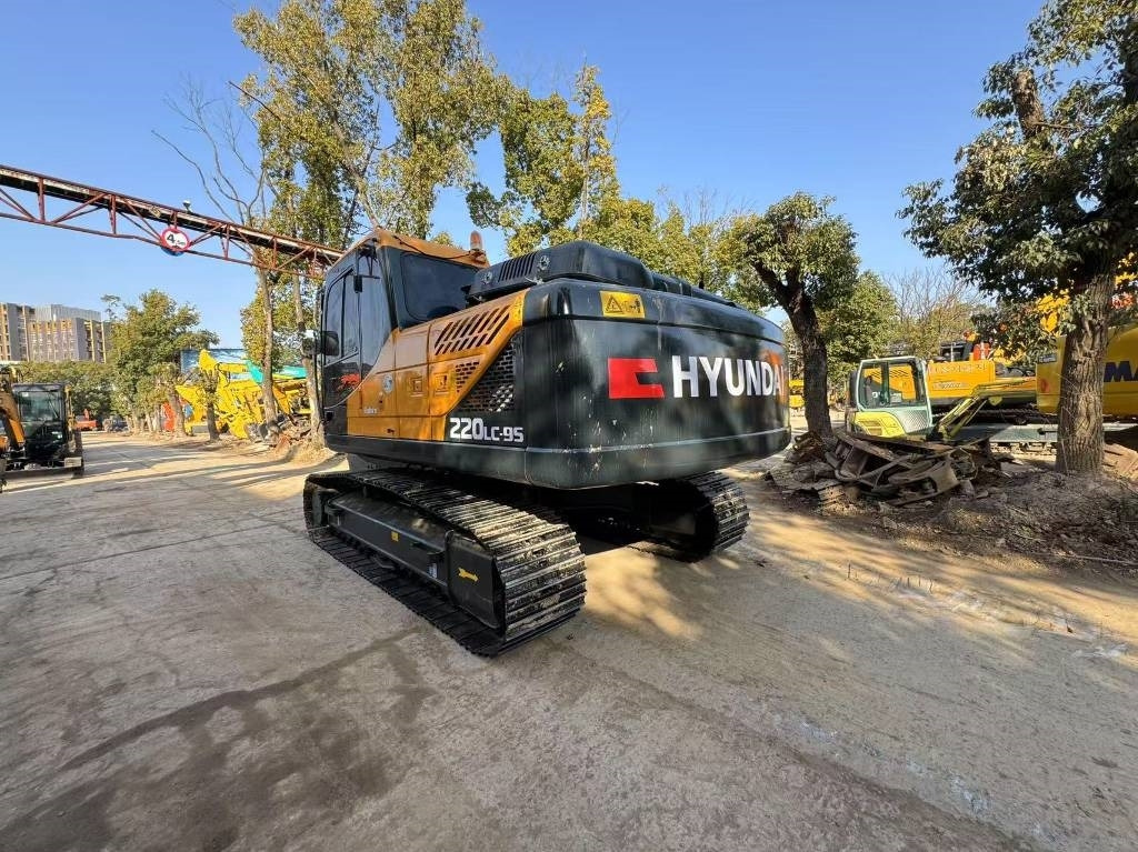 Hyundai 220LC-9S - Crawler excavator: picture 5 Hyundai 220LC-9S - Crawler excavator: picture 5