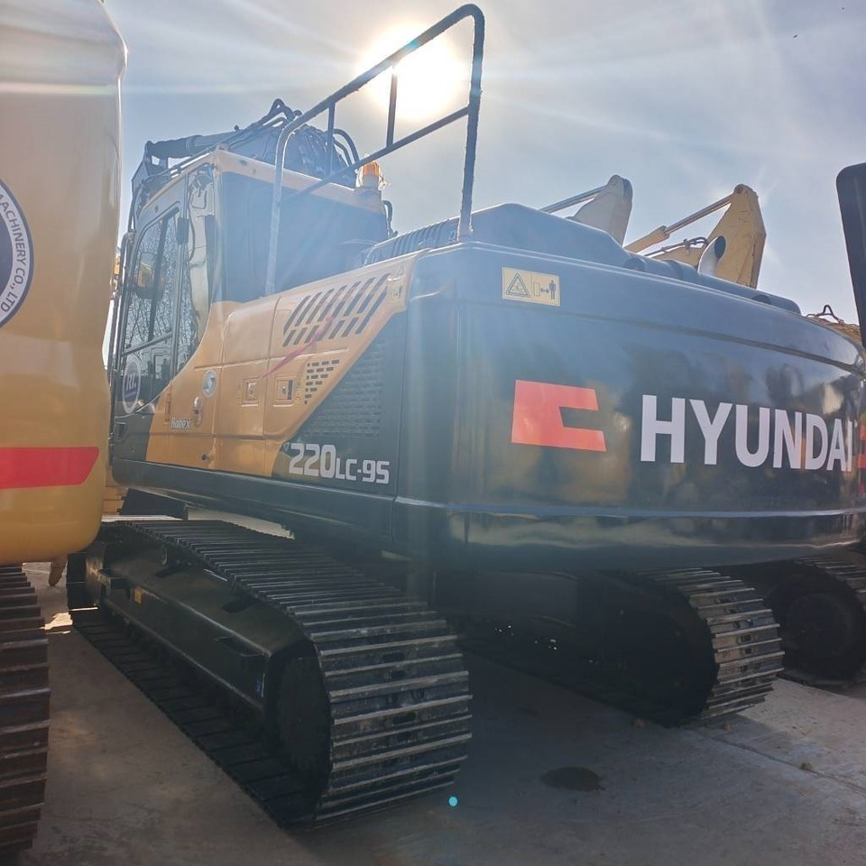Hyundai 220LC-9T - Crawler excavator: picture 1 Hyundai 220LC-9T - Crawler excavator: picture 1