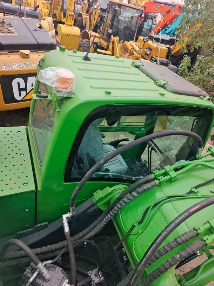 Hyundai 305 LC-9S - Crawler excavator: picture 3 Hyundai 305 LC-9S - Crawler excavator: picture 3