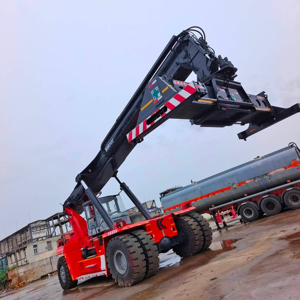 Kalmar DRF 450 - Reach stacker: picture 3 Kalmar DRF 450 - Reach stacker: picture 3