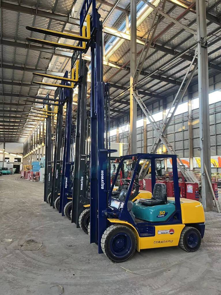 Komatsu FD 30 T-17 - Diesel forklift: picture 2 Komatsu FD 30 T-17 - Diesel forklift: picture 2