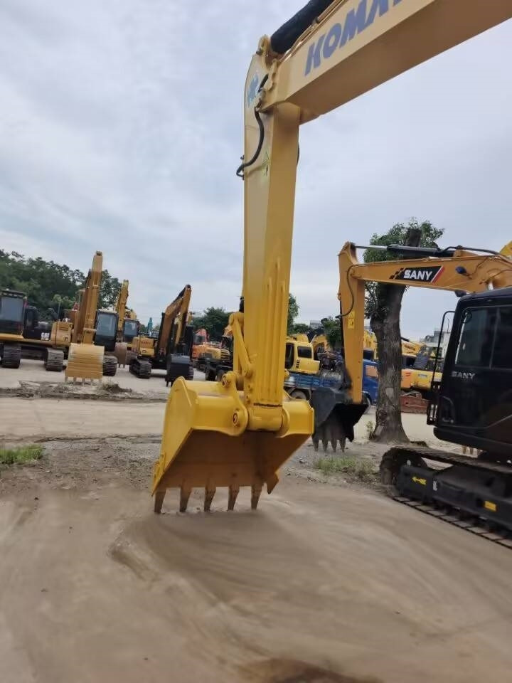 Crawler excavator Komatsu PC 200: picture 11