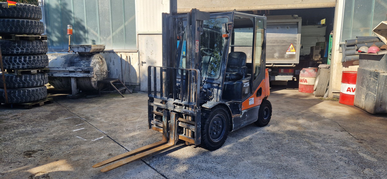 Doosan D25-5 Duplexmast, Seitenverschiebung, autom. Gabelverst. - Diesel forklift: picture 1 Doosan D25-5 Duplexmast, Seitenverschiebung, autom. Gabelverst. - Diesel forklift: picture 1