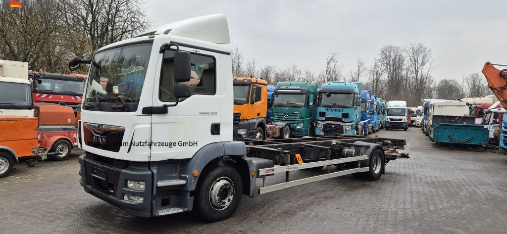MAN 12.250 LBW 1500 kg Dehollandia - Container transporter/ Swap body truck: picture 1 MAN 12.250 LBW 1500 kg Dehollandia - Container transporter/ Swap body truck: picture 1