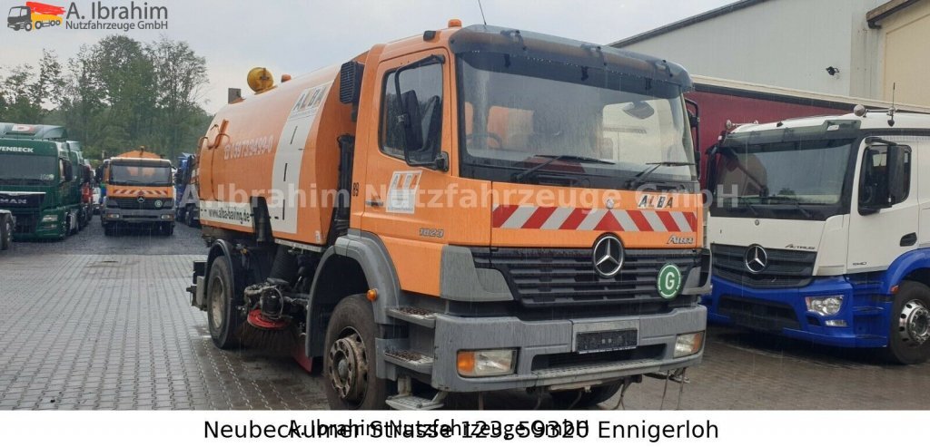 Mercedes-Benz 1823  DB 1823,Optifant 70, 3677 h Betriebsst., 2 Motors, 3 Pedals - Road sweeper: picture 1 Mercedes-Benz 1823  DB 1823,Optifant 70, 3677 h Betriebsst., 2 Motors, 3 Pedals - Road sweeper: picture 1