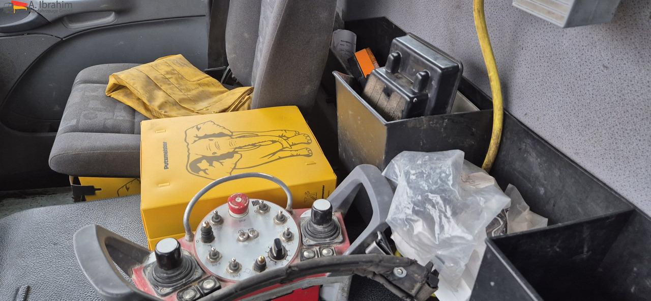 Mercedes-Benz 3241 PM 21-3 Liebherr 7 cbm PUMI Putzmeister Liebherr - Mixer pump truck: picture 3 Mercedes-Benz 3241 PM 21-3 Liebherr 7 cbm PUMI Putzmeister Liebherr - Mixer pump truck: picture 3