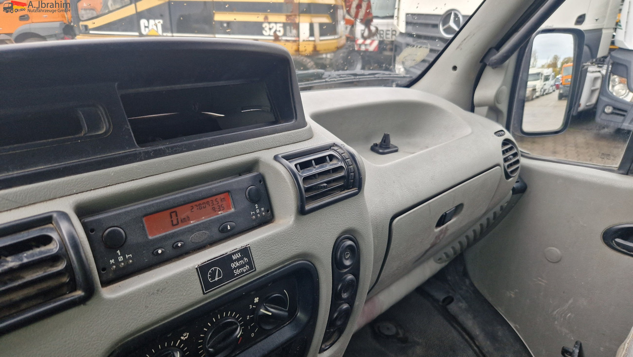 Renault 52AF, zwillingsbereift 2.8 nicht neu, aber läuft, - Panel van: picture 5 Renault 52AF, zwillingsbereift 2.8 nicht neu, aber läuft, - Panel van: picture 5