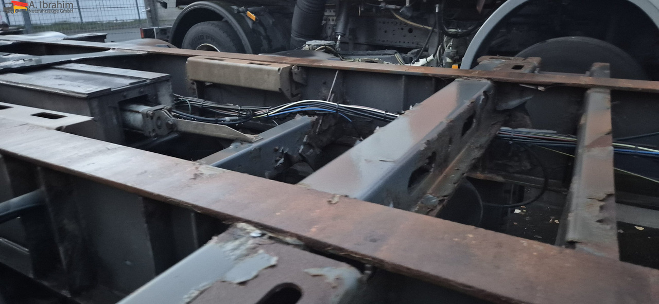 Schmitz SCF24 2x20,30,40,45 ft Multichassis, ausziehbar - Container transporter/ Swap body semi-trailer: picture 3 Schmitz SCF24 2x20,30,40,45 ft Multichassis, ausziehbar - Container transporter/ Swap body semi-trailer: picture 3