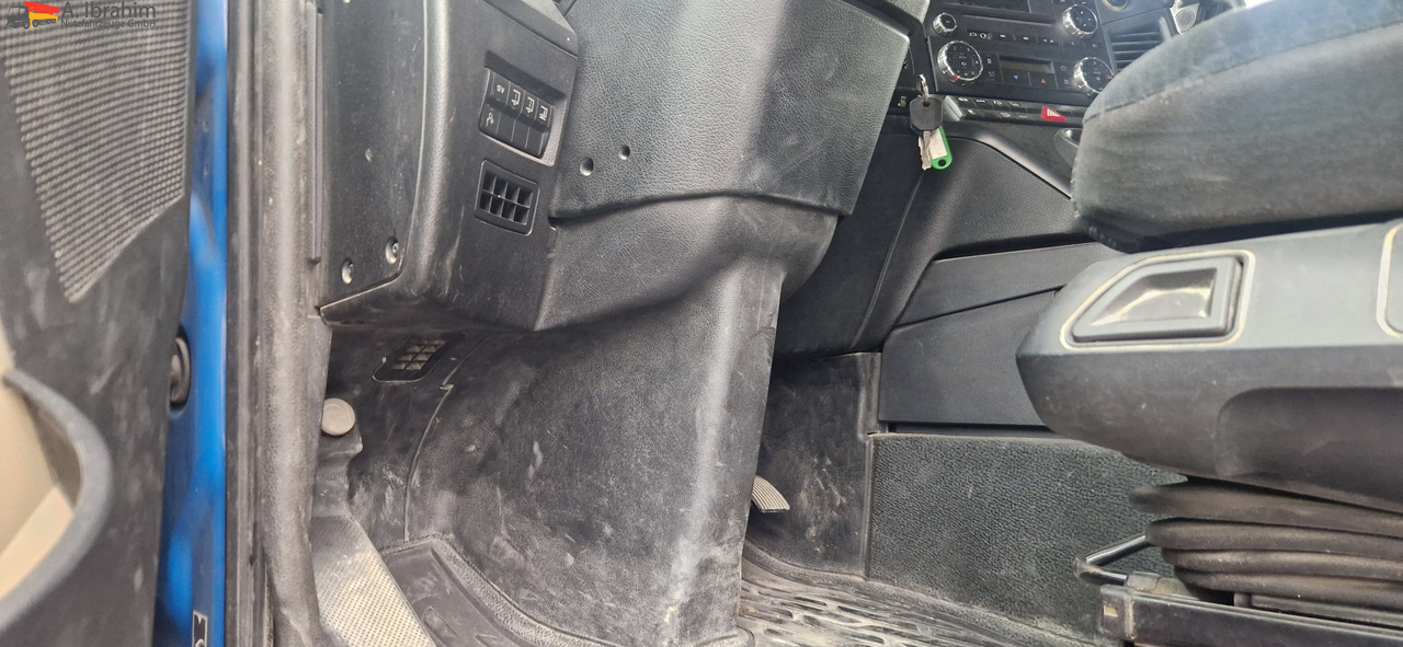 Mercedes-Benz 1843 DB 1843 mit PTU für Kompressor Unfall, bedingt fahrbereit. Video vorh. - Tractor unit: picture 4 Mercedes-Benz 1843 DB 1843 mit PTU für Kompressor Unfall, bedingt fahrbereit. Video vorh. - Tractor unit: picture 4