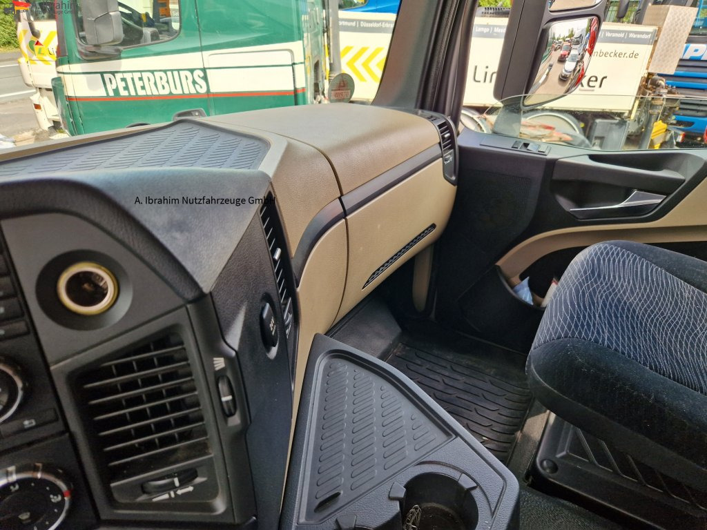 Tractor unit Mercedes-Benz 1843 Klima, Retarder Kipphydraulik: picture 15