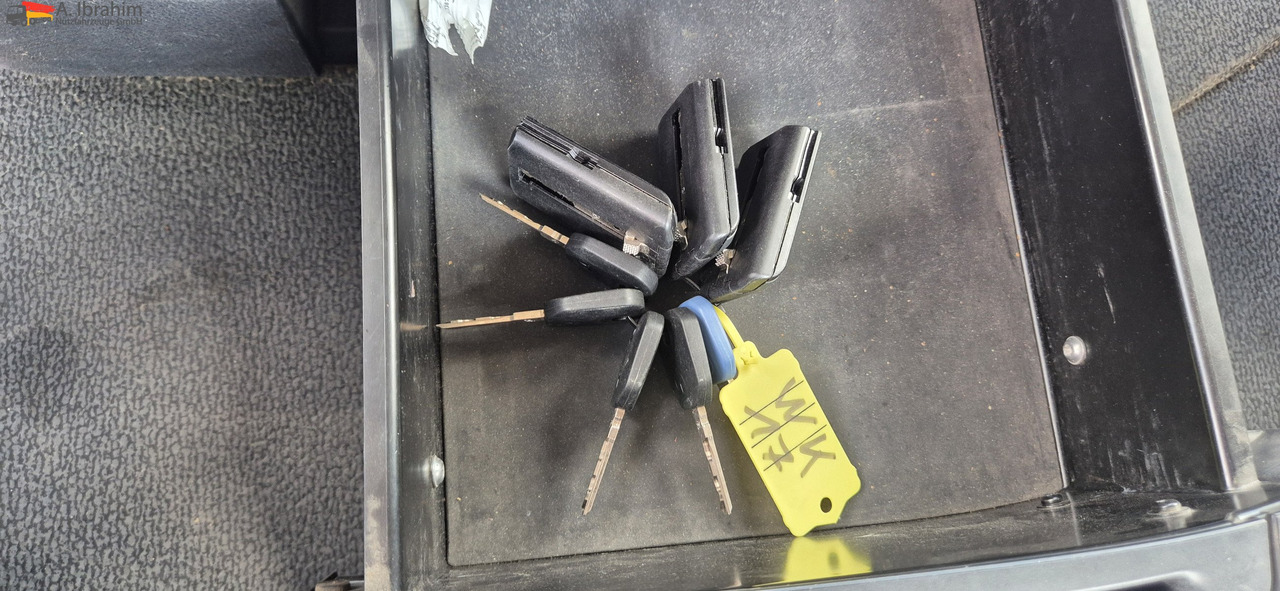 Mercedes-Benz DB 1842H 4x4 Hydrodrive Scheckheft bei Mercedes - Tractor unit: picture 4 Mercedes-Benz DB 1842H 4x4 Hydrodrive Scheckheft bei Mercedes - Tractor unit: picture 4