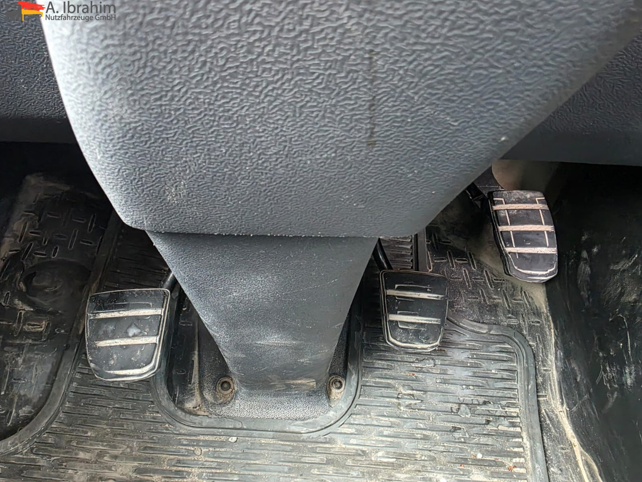 Scania R560 | 6x4 | V8 | Blatt Blatt | Schaltgetriebe | Kipphydraulik | Klima | Trommelbremse| 3 Pedals - Tractor unit: picture 2 Scania R560 | 6x4 | V8 | Blatt Blatt | Schaltgetriebe | Kipphydraulik | Klima | Trommelbremse| 3 Pedals - Tractor unit: picture 2