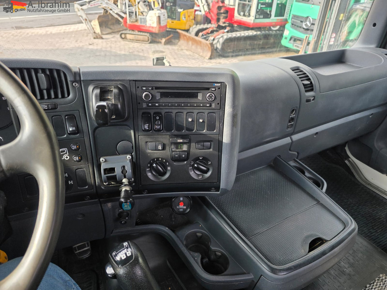 Scania R560 | 6x4 | V8 | Blatt Blatt | Schaltgetriebe | Kipphydraulik | Klima | Trommelbremse| 3 Pedals - Tractor unit: picture 3 Scania R560 | 6x4 | V8 | Blatt Blatt | Schaltgetriebe | Kipphydraulik | Klima | Trommelbremse| 3 Pedals - Tractor unit: picture 3