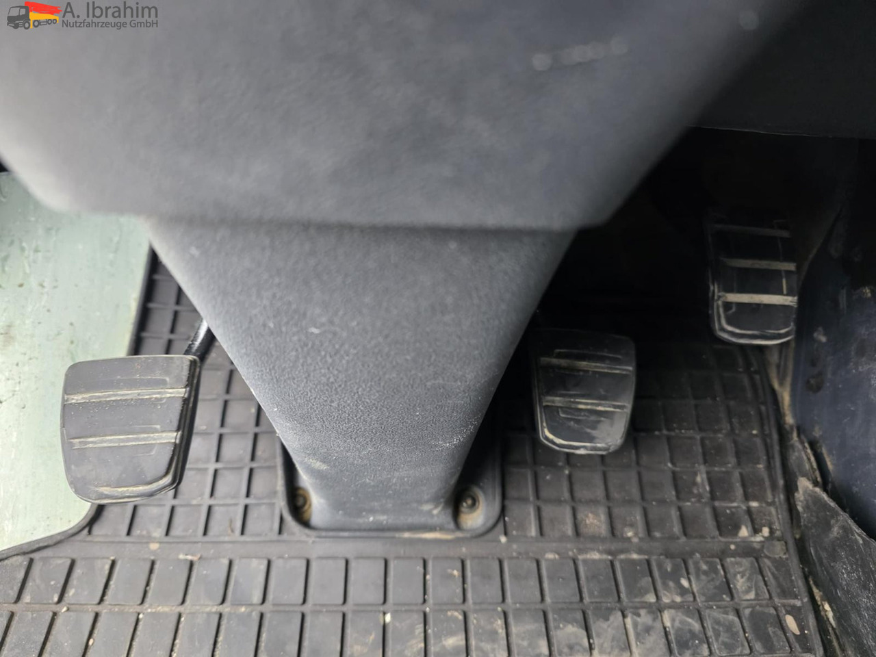 Scania R560 | 6x4 | V8 | Blatt Blatt | Schaltgetriebe |Kipphydraulik | Klima | Trommelbremse| 3 Pedals - Tractor unit: picture 5 Scania R560 | 6x4 | V8 | Blatt Blatt | Schaltgetriebe |Kipphydraulik | Klima | Trommelbremse| 3 Pedals - Tractor unit: picture 5