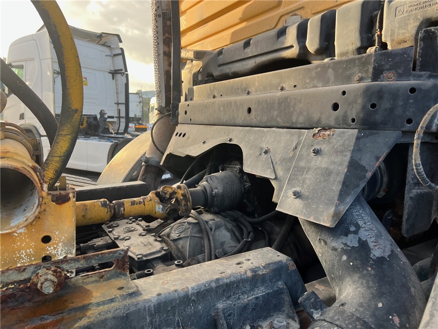 Concrete mixer truck MAN 26.314: picture 9