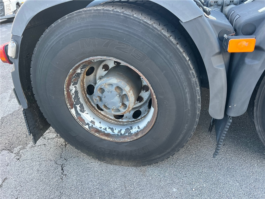 Tractor unit Volvo FH: picture 18