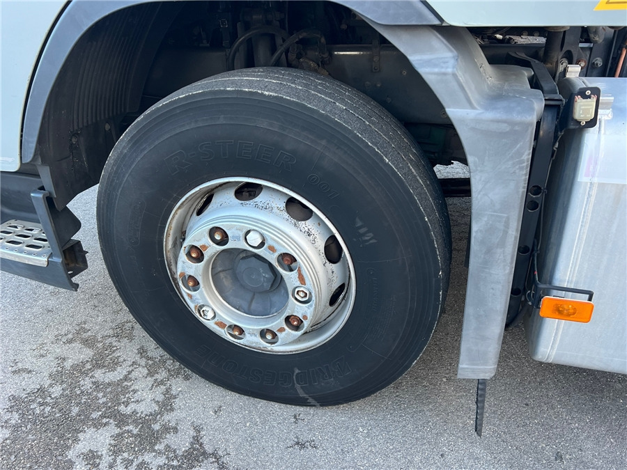 Tractor unit Volvo FH: picture 16