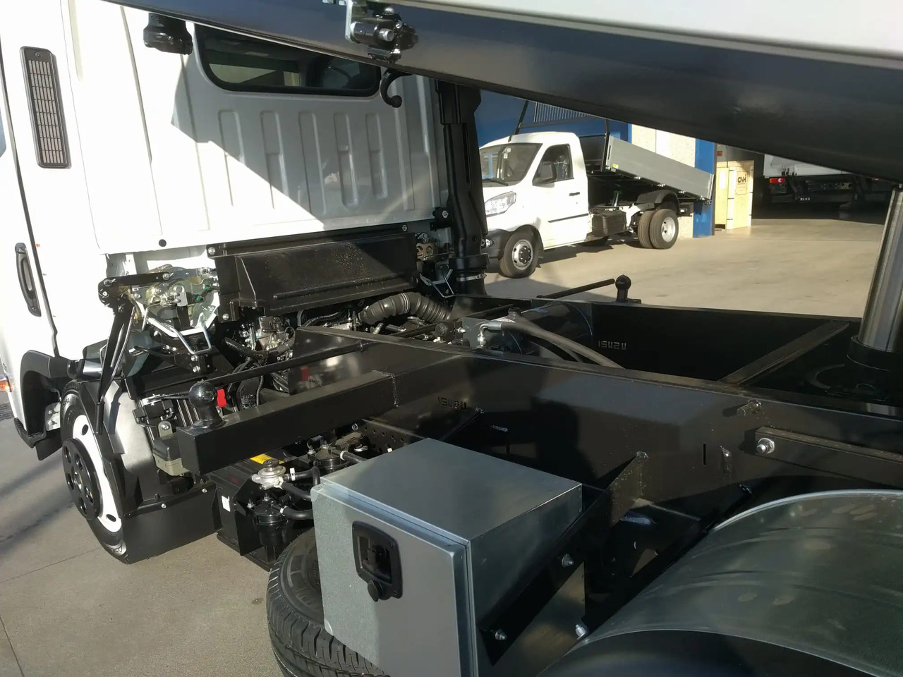 Tipper van ISUZU NNR M21 T: picture 8