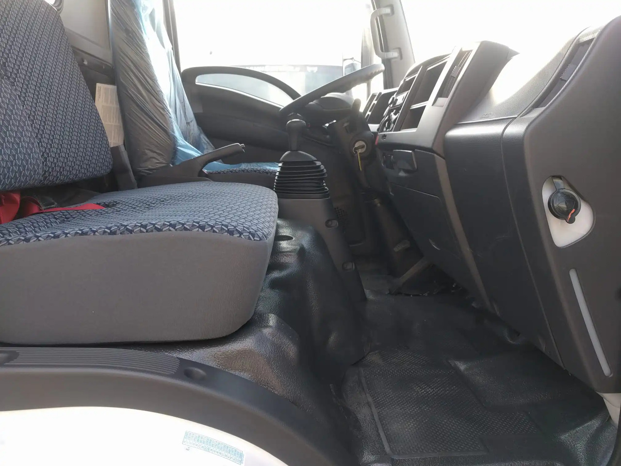 Tipper van ISUZU NNR M21 T: picture 13