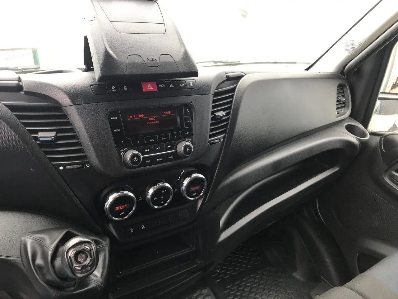 IVECO DAILY 35C16 CC 3000 - Curtain side van: picture 4 IVECO DAILY 35C16 CC 3000 - Curtain side van: picture 4
